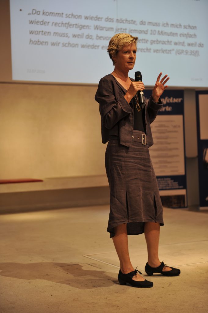 Forschungsergebnisse: Menschenrechte in der stationären Altenhilfe Prof. Dr. Constanze Giese, KSFH München